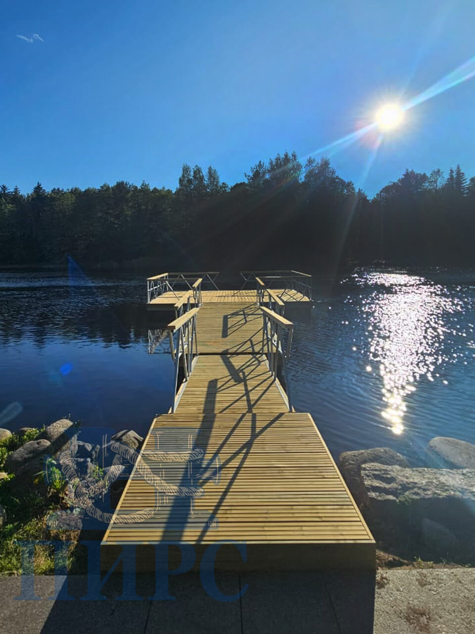 плавающая площадка из понтона