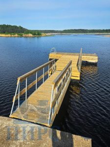 яхтенный причал на понтонах