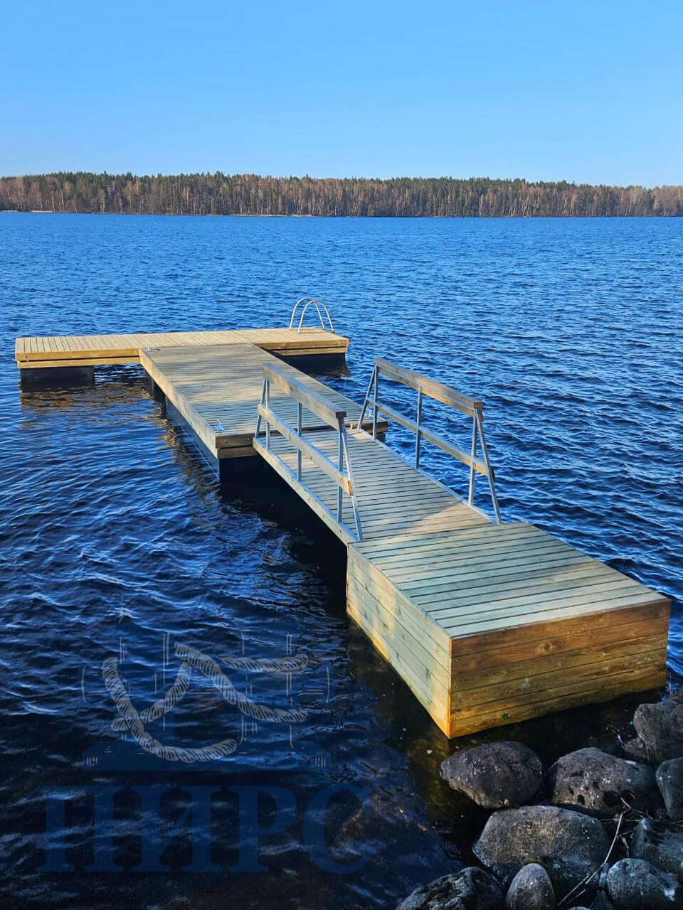 лодочный пирс на понтоне