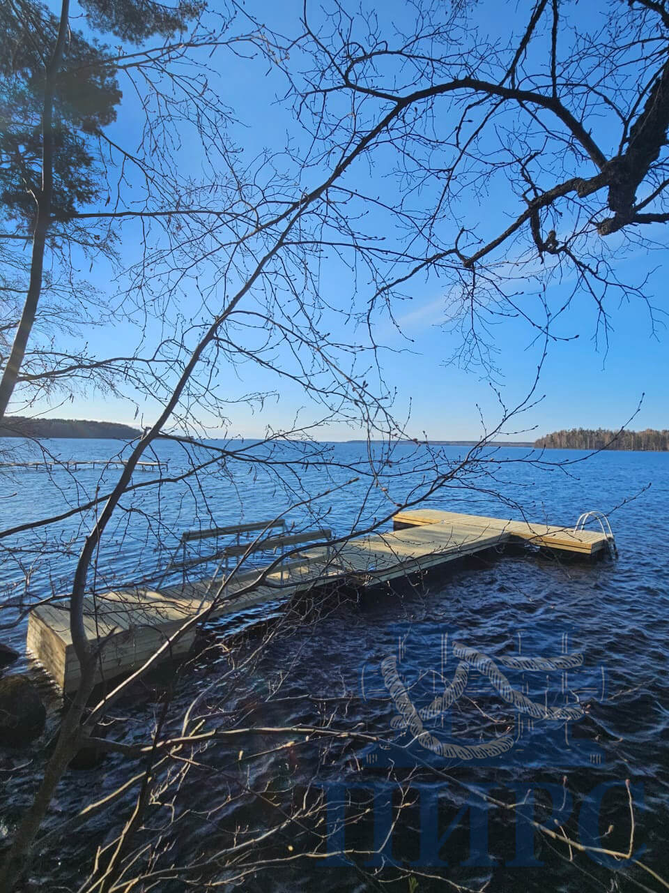 лодочный причал из понтонов
