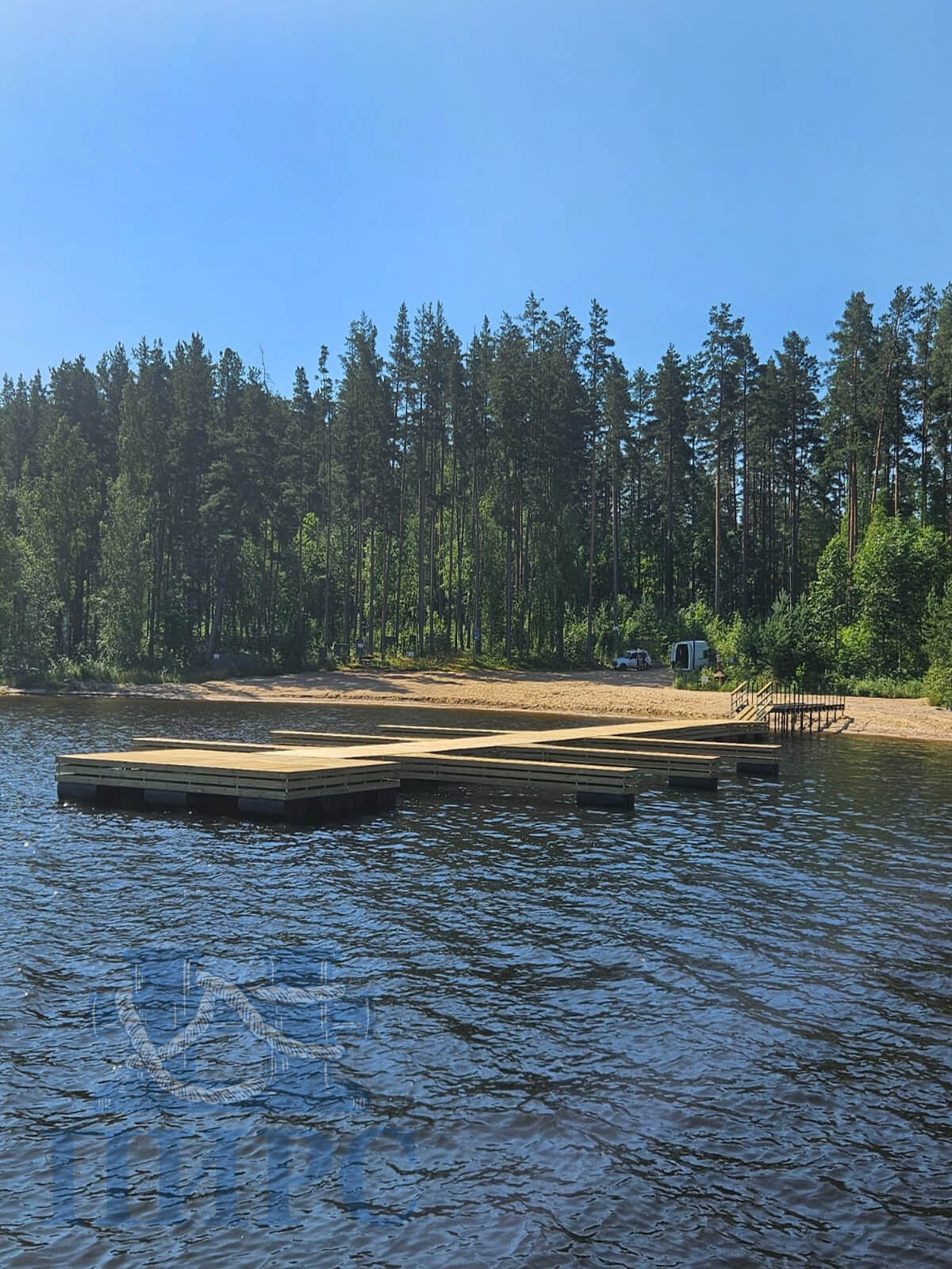 понтонный пирс на поплавках