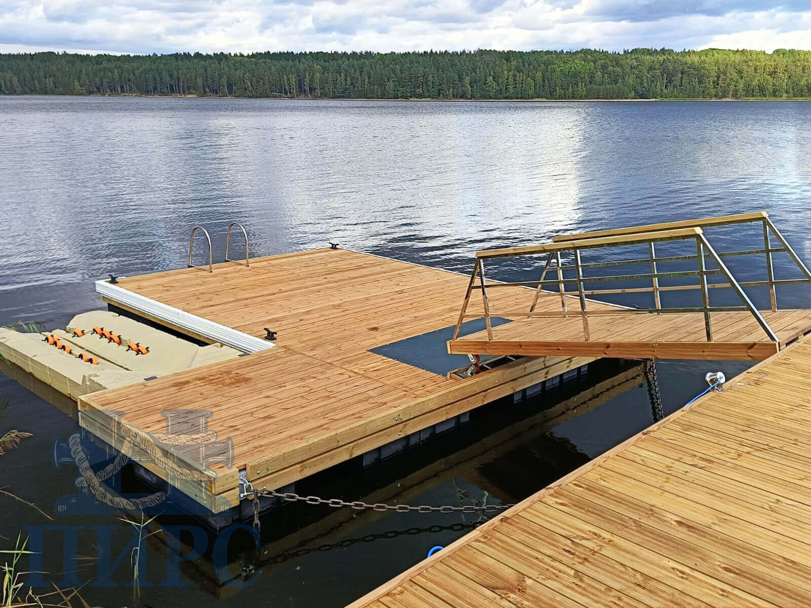 причал для гидроцикла