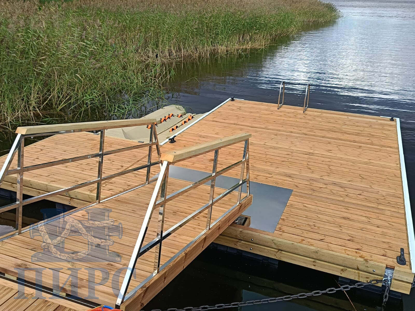 плавучий причал для гидроцикла