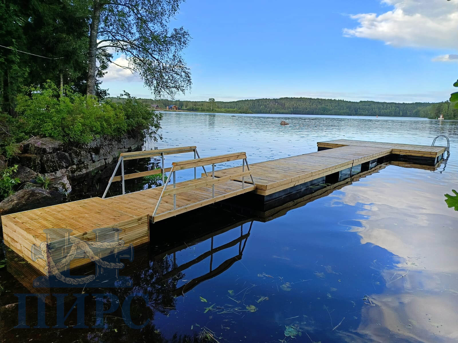 причал с площадкой на понтонах