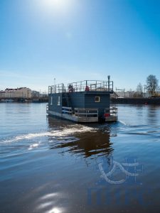 хаусбот с сауной