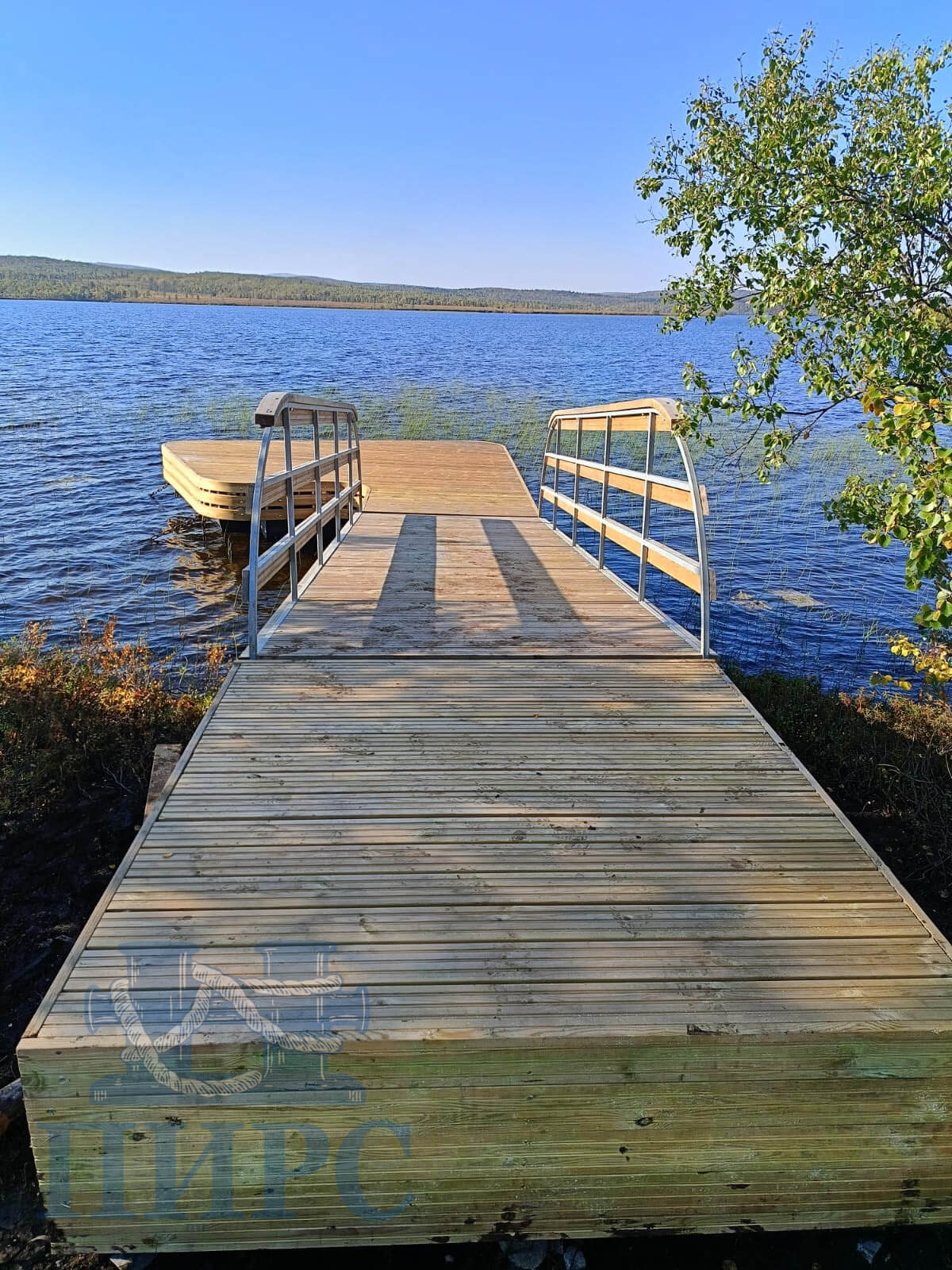 плавающая смотровая площадка на воде