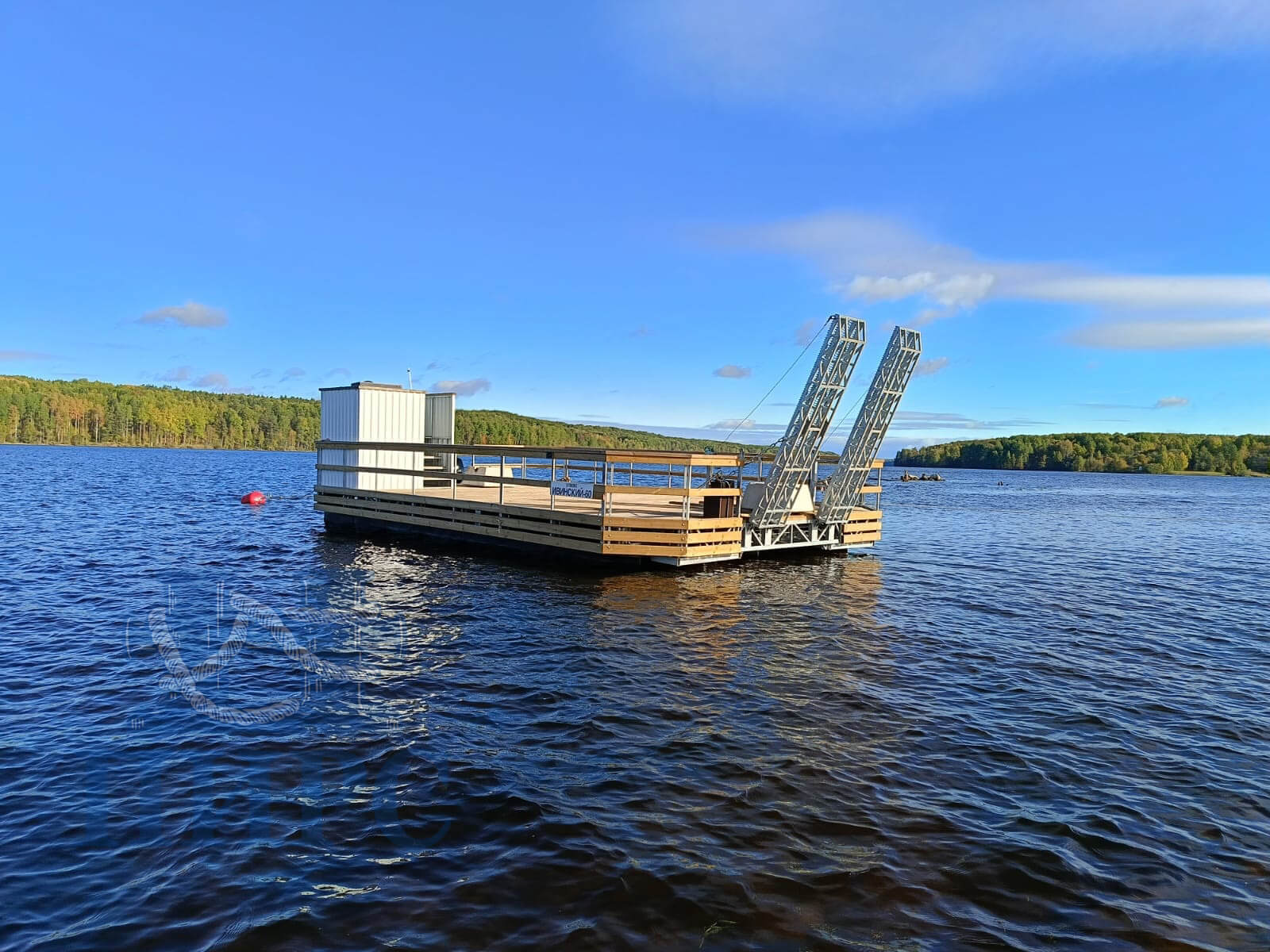 грузовой понтон с мотором