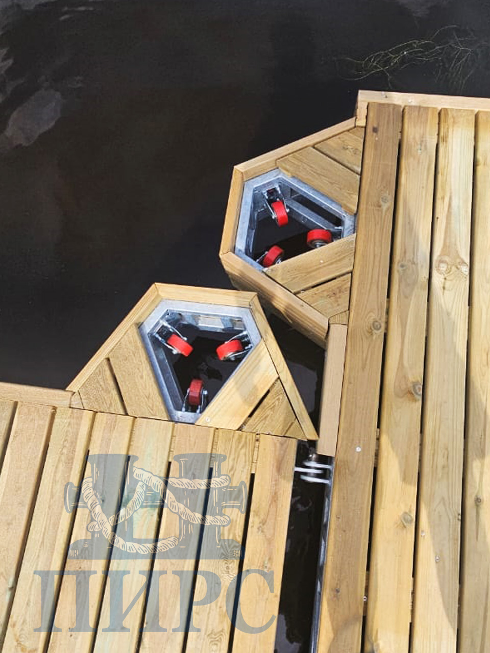 крепление понтона на сваи