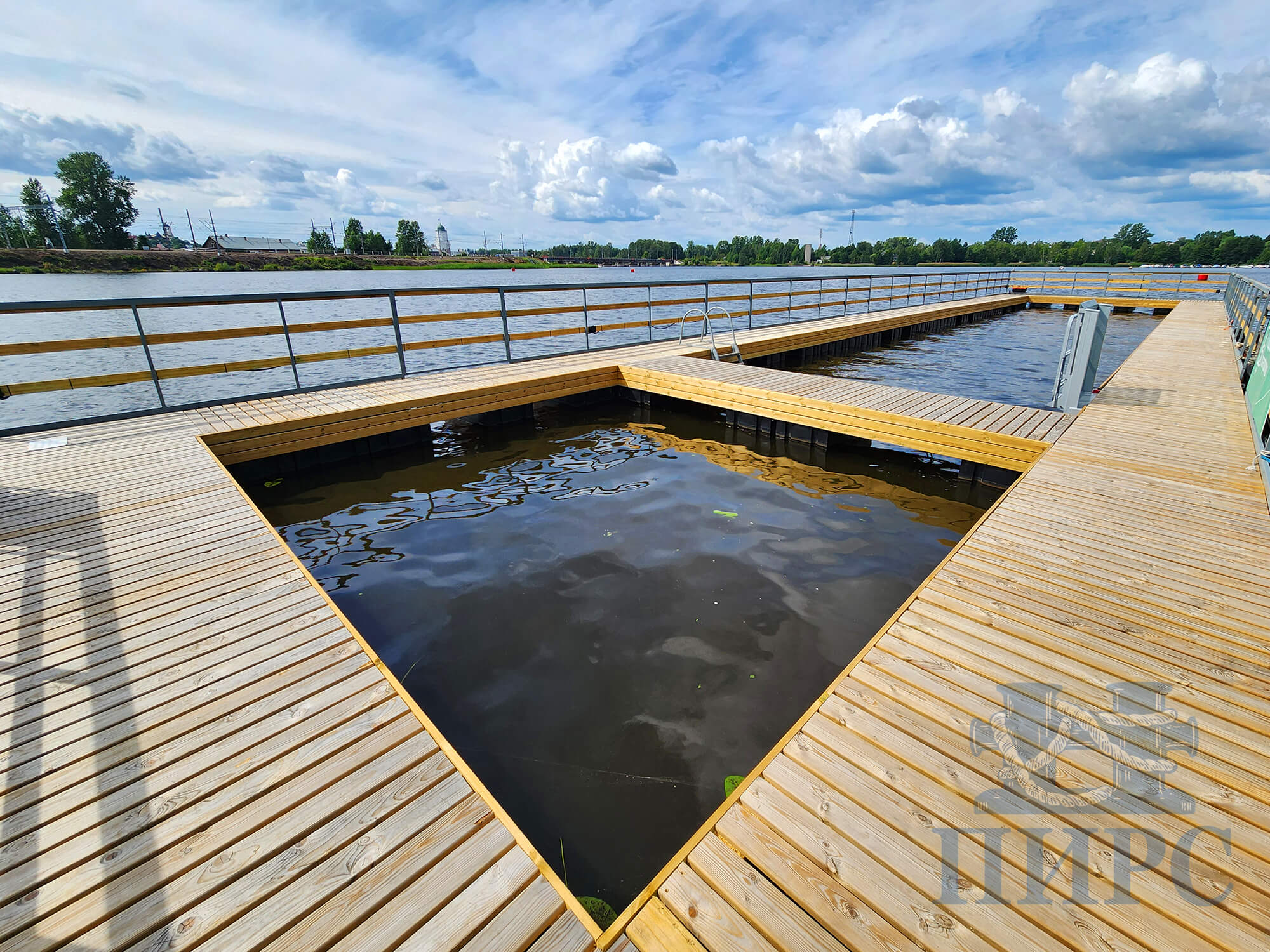 плавучий бассейн