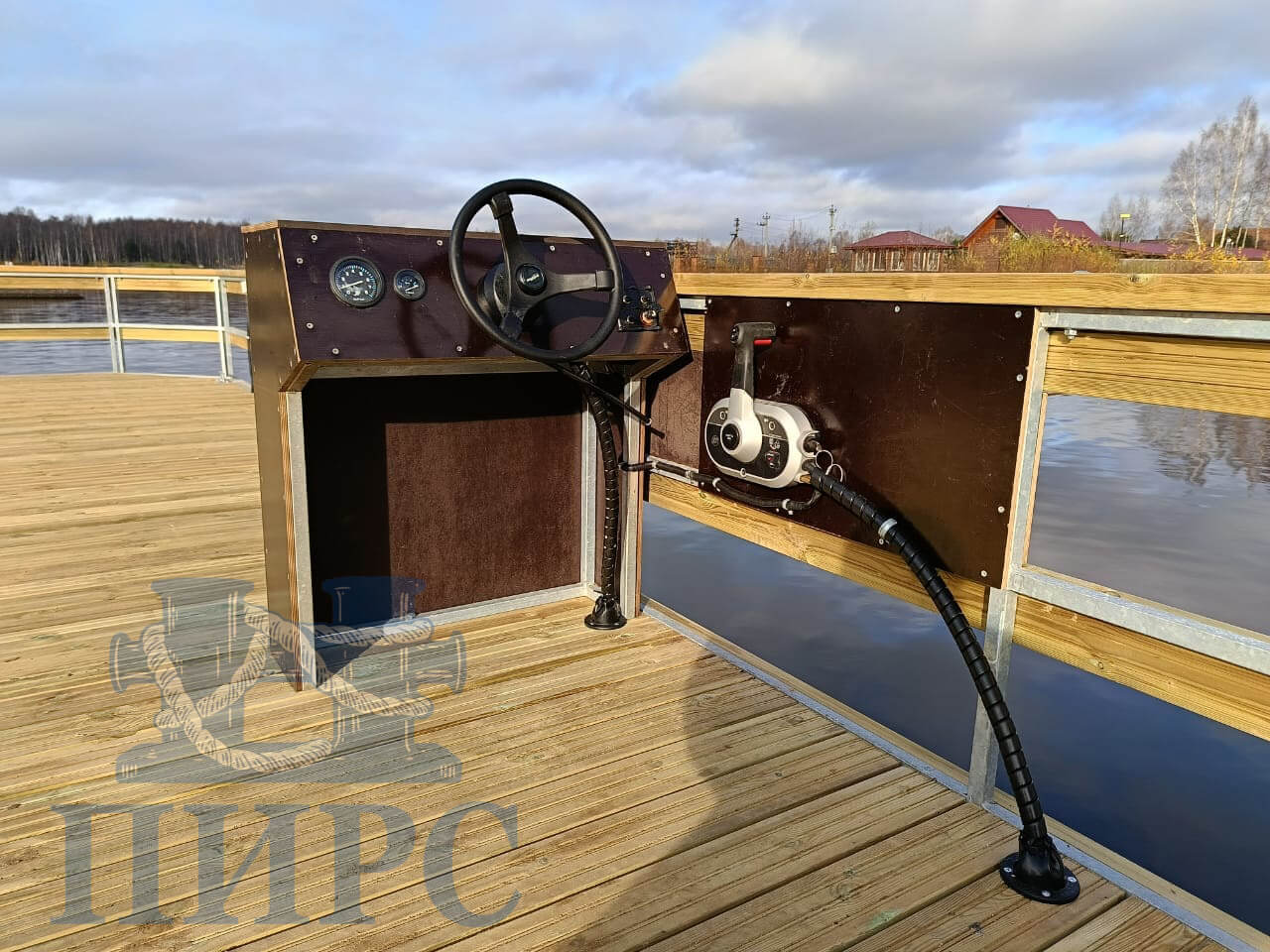штурвал на понтоне